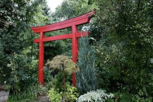Japanisches Tor im Garten